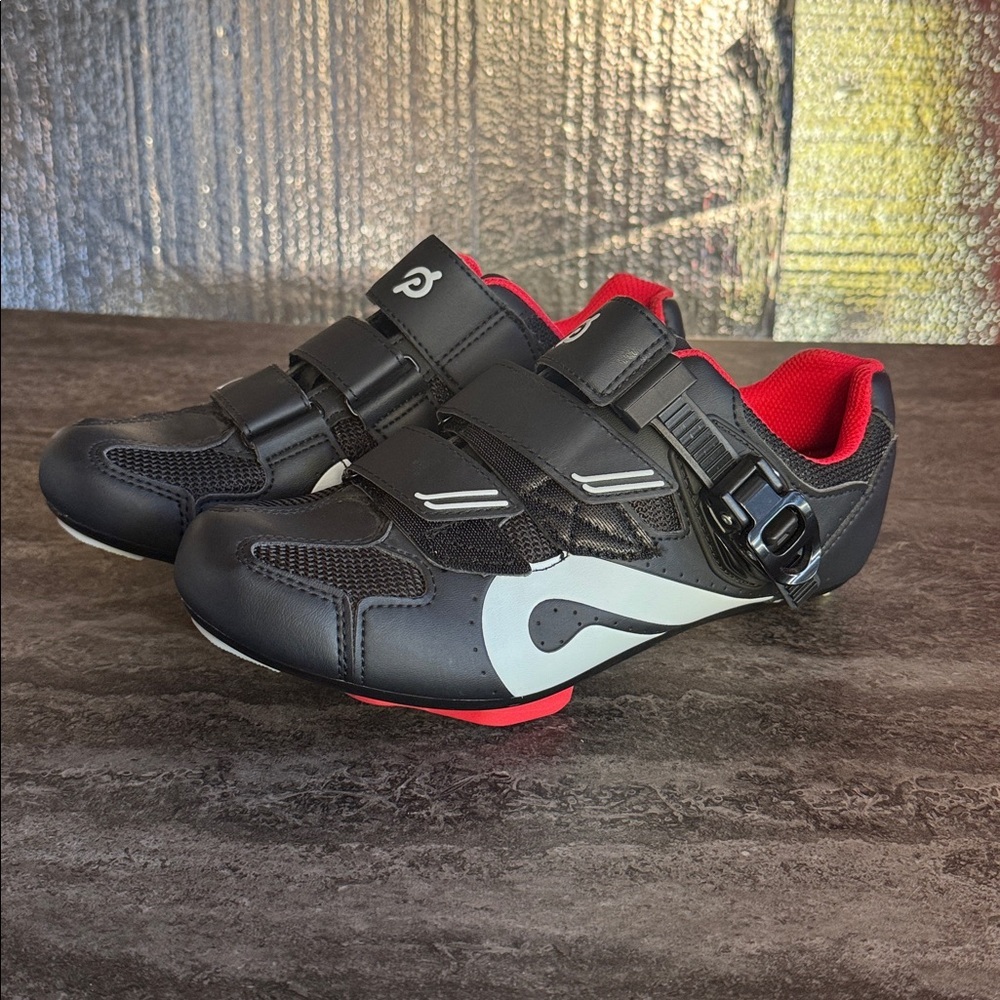 Peloton Black and Red Cycling Shoes. W 9 - Picture 3 of 9
